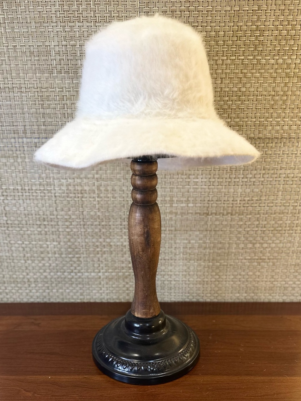 VTG 1980s-90s Kangol Furgora Casual Bucket Hat White Fluffy Angora Blend M